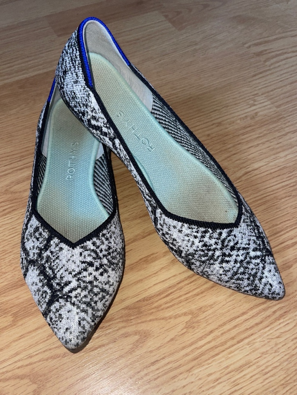 Rothy’s Women’s Pointed Toe Flats Size 8.5 Black White Knit Eco Friendly Shoes